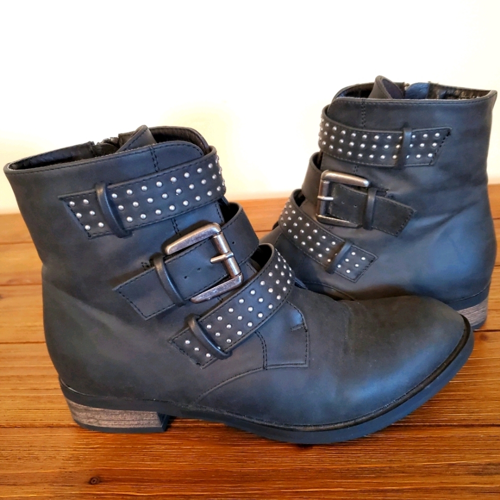Diba gray ankle boot size 6.5